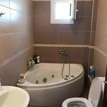 Peramos Luxury Appartamento Néa Péramos